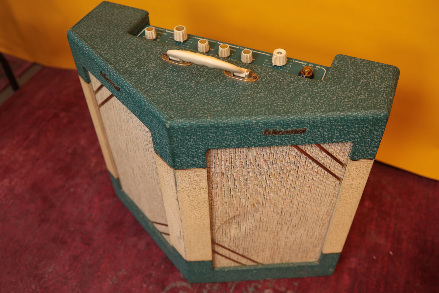 Watkins Dominator Tremolo V Front (1963)
