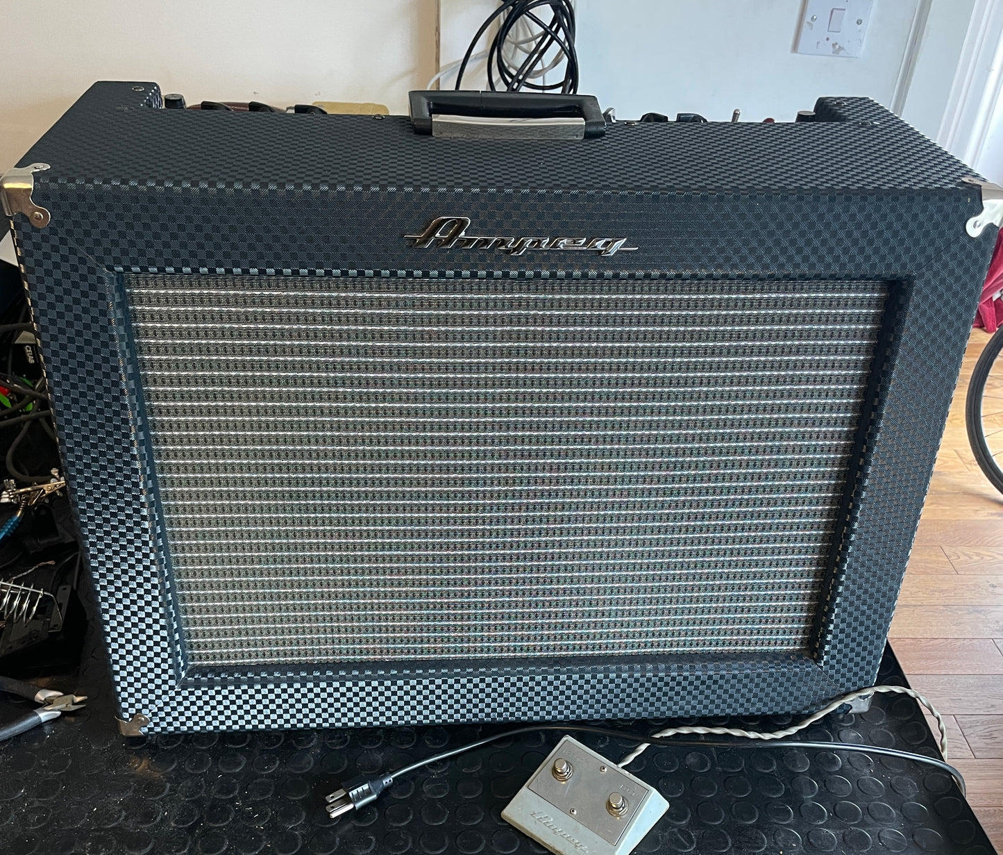 Ampeg Super Echo Twin (ET-2-B) 2-Channel 30-Watt 2x12" Guitar Combo (1963)